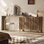 Bahut cannelé avec étagères réglables et portes en bois