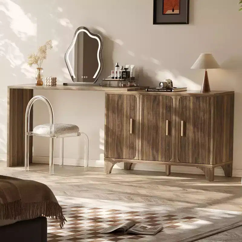 Bahut cannelé avec étagères réglables et portes en bois
