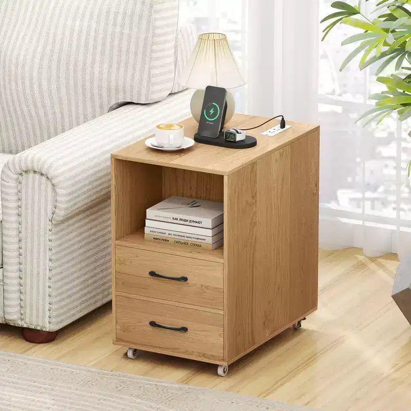 Costway Table d'appoint avec station de recharge intégrée, ports USB et prises, 2 tiroirs et 3 étagères, naturel