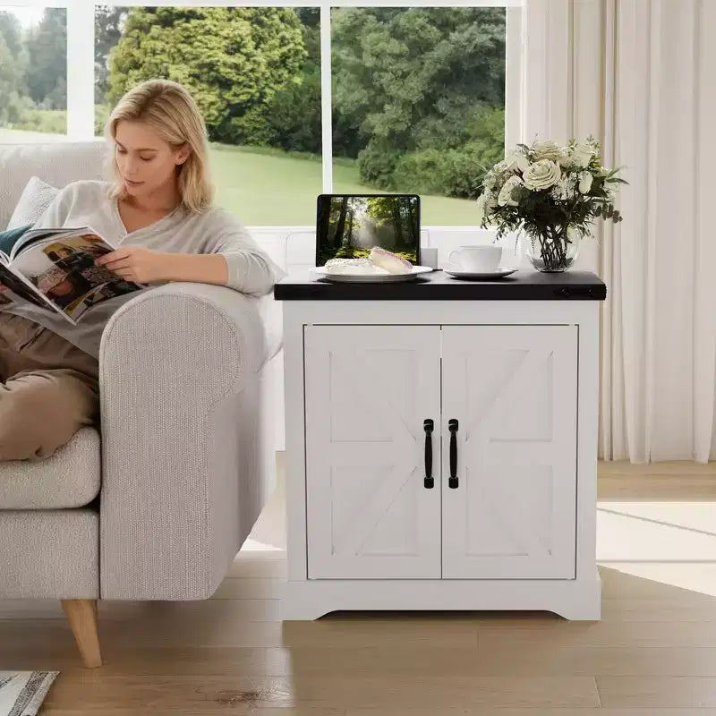 Table d'appoint de ferme - Table d'appoint de ferme blanche de 61 cm avec porte coulissante, en bois rustique, table d'appoint pour chambre à coucher et salon.