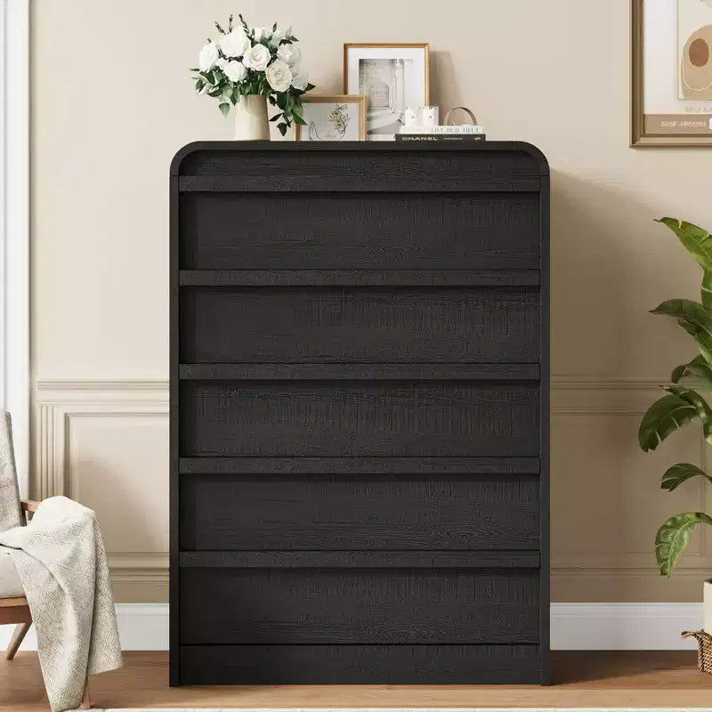 Commode arquée à 5 tiroirs, en bois de 114 cm de haut avec profil incurvé pour chambre moderne, salon, entrée, rangement de chambre d'enfant.