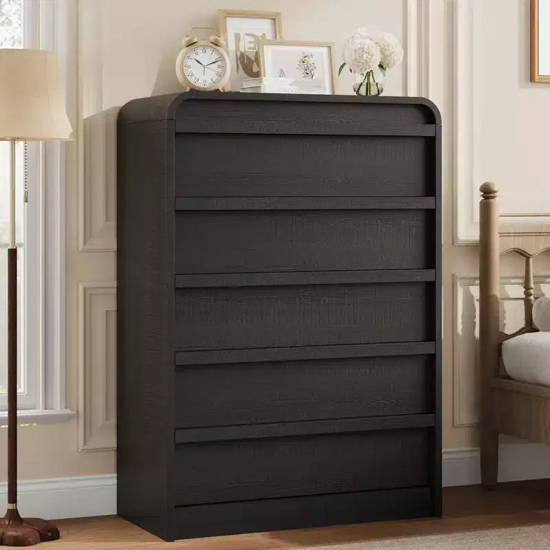 Commode arquée à 5 tiroirs, en bois de 114 cm de haut avec profil incurvé pour chambre moderne, salon, entrée, rangement de chambre d'enfant.