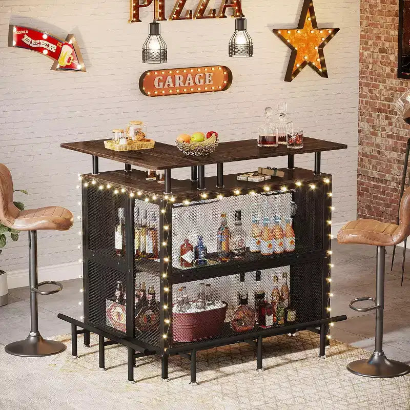 Bar d'angle Lantine en L : Marron rustique, avec porte-verres, étagères à 2 niveaux, repose-pieds.