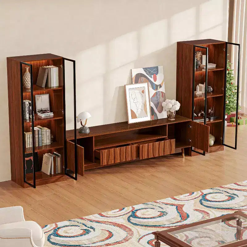Meuble TV moderne du milieu du siècle en noyer ATJafurn avec rangement et deux vitrines en verre à 4 niveaux, ensemble de meuble de divertissement en bois marron pour téléviseurs jusqu'à 85 pouces