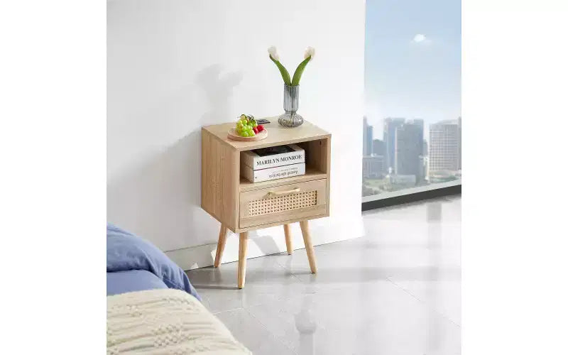 Table d'appoint en rotin de 40 cm avec prise de courant et ports USB, tiroir et pieds en bois massif pour salon et chambre à coucher, naturel