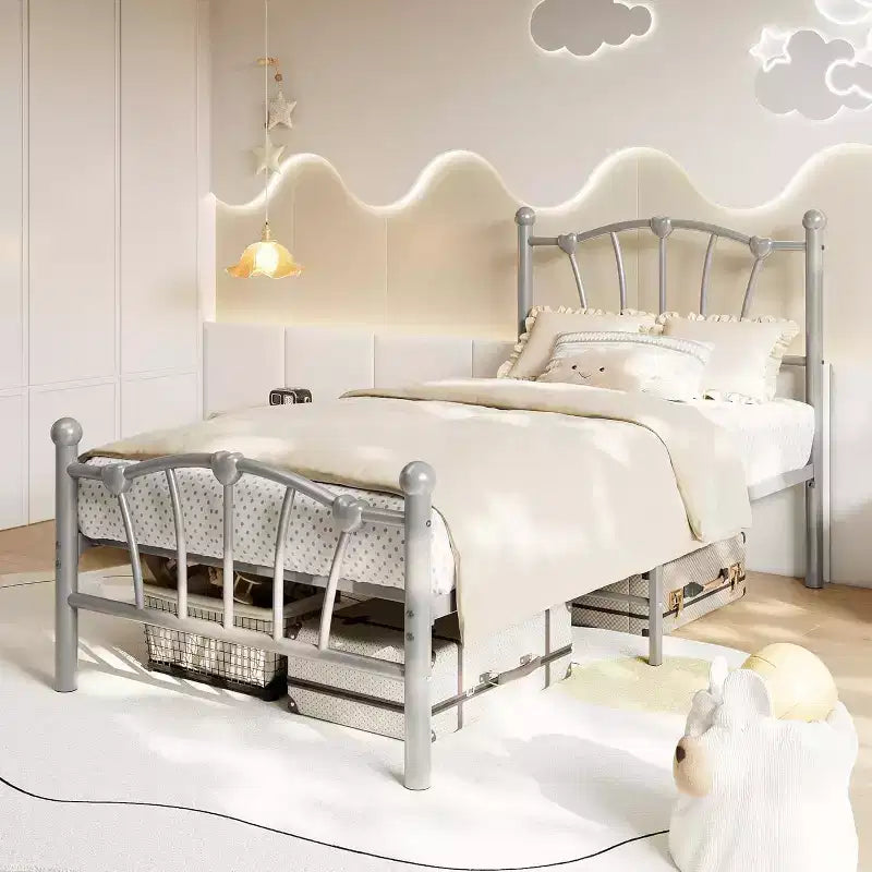 Cadre de lit plateforme en métal, taille double, avec tête de lit en forme de cœur, cadre robuste et silencieux pour enfants et adolescents, aucun sommier tapissier requis
