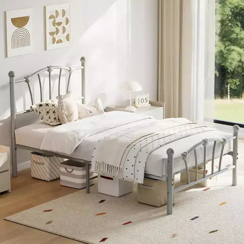 Cadre de lit plateforme en métal, taille double, avec tête de lit en forme de cœur, cadre robuste et silencieux pour enfants et adolescents, aucun sommier tapissier requis