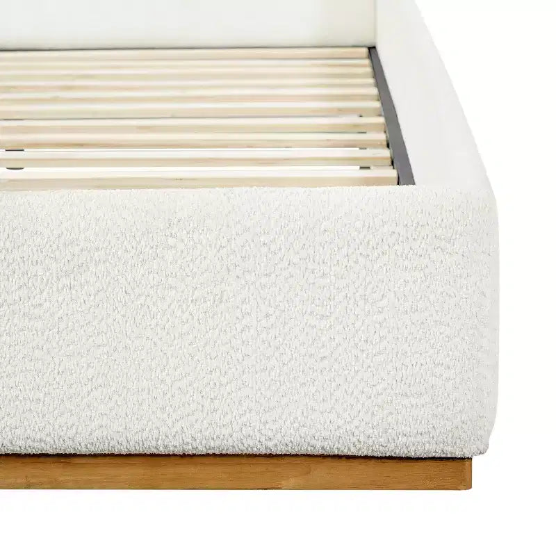 Lit plateforme rembourré moderne Marje Christopher Knight Home en bois d'hévéa avec tête de lit capitonnée