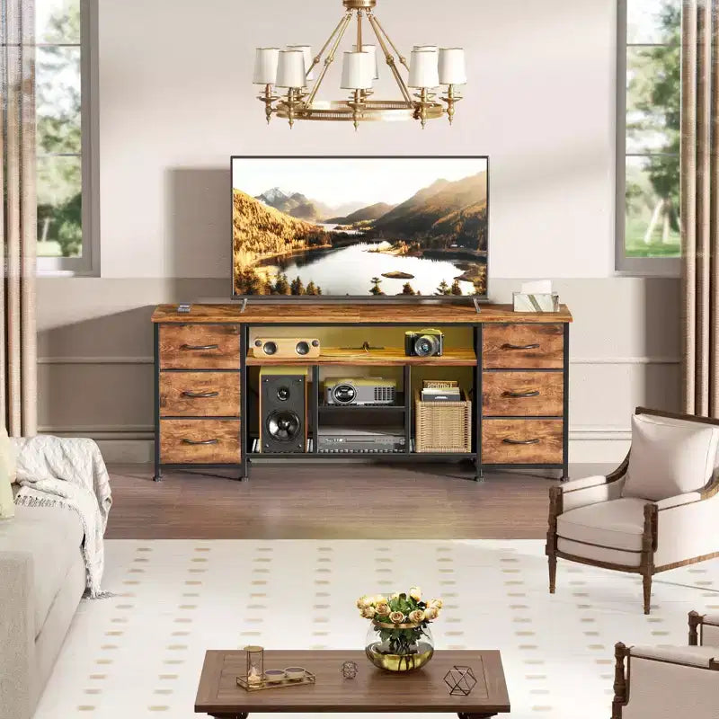 Meuble TV Qwatto de 55 pouces marron avec station de recharge, lumières LED, 6 tiroirs en tissu, meuble de rangement pour TV jusqu'à 60 pouces, rangement de chambre