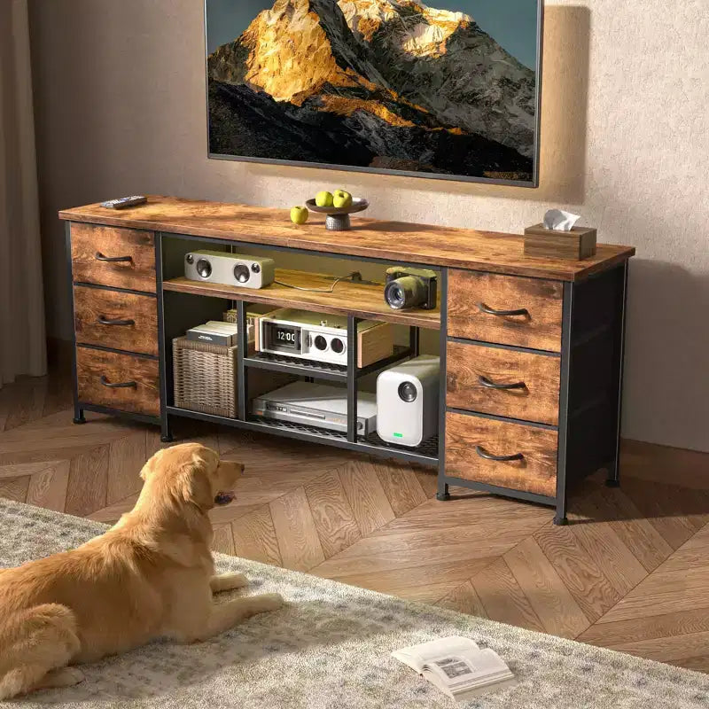 Meuble TV Qwatto de 55 pouces marron avec station de recharge, lumières LED, 6 tiroirs en tissu, meuble de rangement pour TV jusqu'à 60 pouces, rangement de chambre