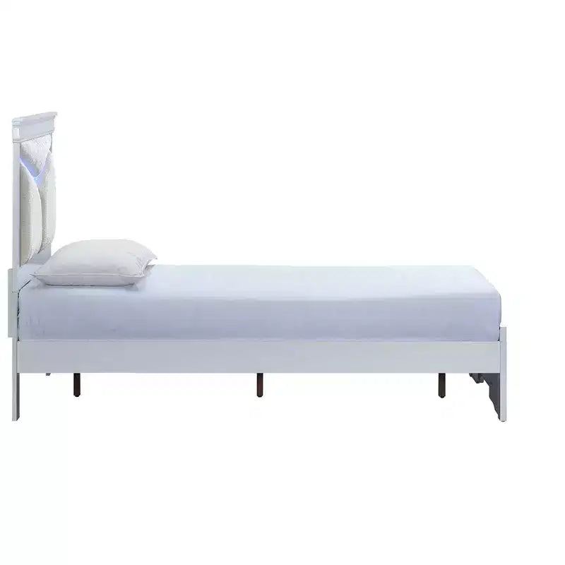 Lit capitonné simple avec tête de lit lumineuse à LED Lorana en bois blanc étincelant de Passion Furniture