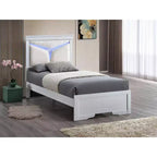 Lit capitonné simple avec tête de lit lumineuse à LED Lorana en bois blanc étincelant de Passion Furniture
