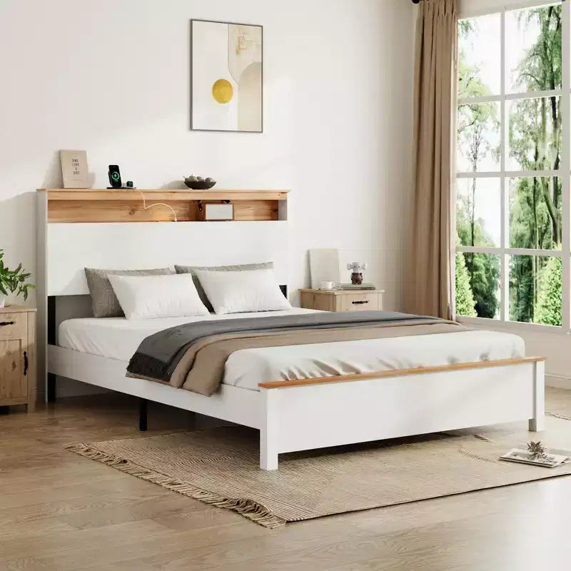 Lit plateforme grand lit/très grand lit avec tête de lit de rangement, cadre de lit plateforme en bois rustique avec station de recharge, blanc antique