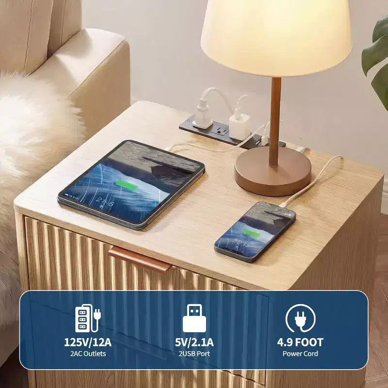 Table de chevet cannelée de 58,4 cm, 2 tiroirs en bois avec station de recharge, poignée en métal et profil incurvé, table d'appoint moderne pour chambre/salon