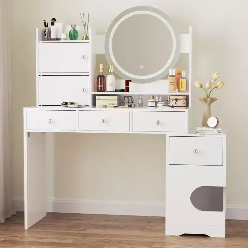 TYBOATLE Coiffeuse Moderne avec Lumières et Station de Recharge, Petite Coiffeuse avec Trou pour Chat et Étagères de Rangement Multi-Niveaux, Blanche