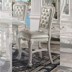Acme Furniture Chaise de salle à manger Dresden 63,5 cm Tissu et finition blanc cassé : Revêtement en cuir, cadre en bois, accoudoirs, nettoyage localisé