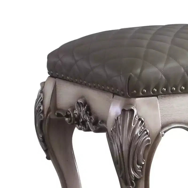 Fauteuil d'appoint Dresden 21" en PU blanc os vieilli - Acme Furniture : Élégant tabouret de coiffeuse, sans accoudoirs, revêtement en cuir