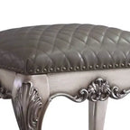 Fauteuil d'appoint Dresden 21" en PU blanc os vieilli - Acme Furniture : Élégant tabouret de coiffeuse, sans accoudoirs, revêtement en cuir