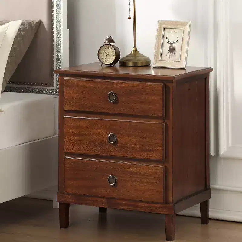 Table de chevet Cambridge marron Comfort Pointe : Rangement élégant à 3 tiroirs, quincaillerie en métal, aucun assemblage requis