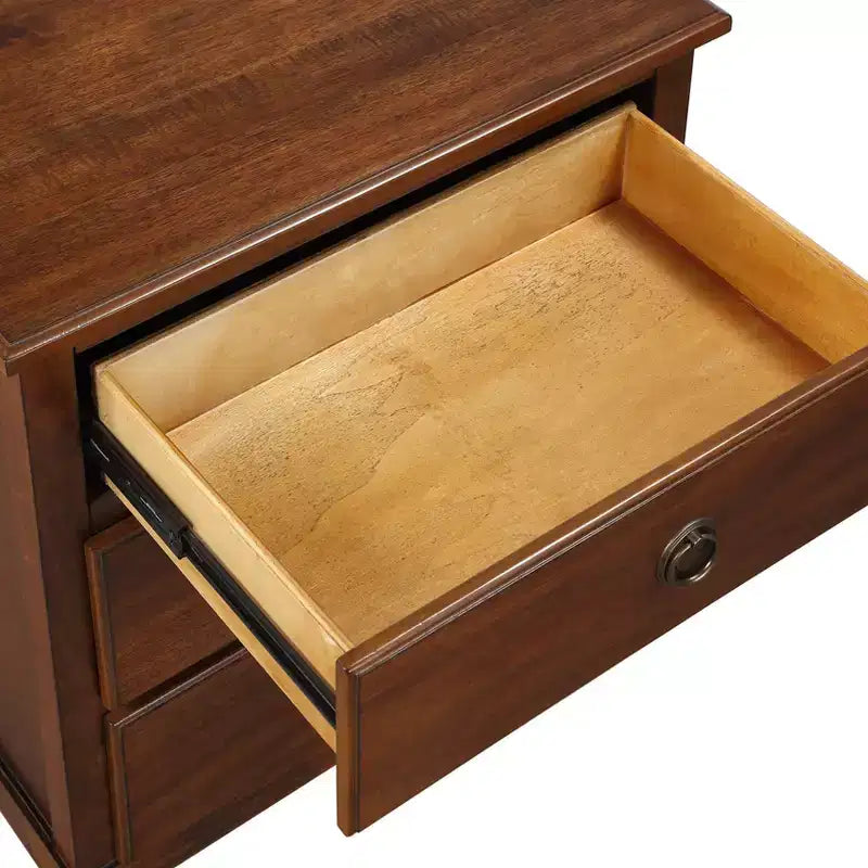 Table de chevet Cambridge marron Comfort Pointe : Rangement élégant à 3 tiroirs, quincaillerie en métal, aucun assemblage requis