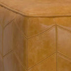 Pouffe carré Gerty de WyndenHall, marron : Cuir véritable à chevrons, aucun assemblage requis, assise rembourrée