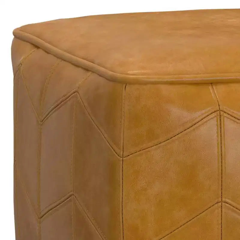 Pouffe carré Gerty de WyndenHall, marron : Cuir véritable à chevrons, aucun assemblage requis, assise rembourrée