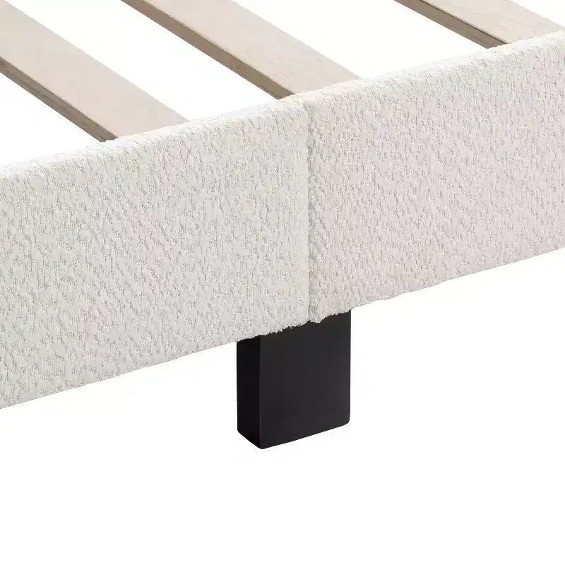 Lit plate-forme moderne Queen Heartwild en tissu bouclé blanc avec clous et tapissé, magasin ouvert 24h/24, 7j/7 : polyester, cadre en bois, sommier tapissier non requis