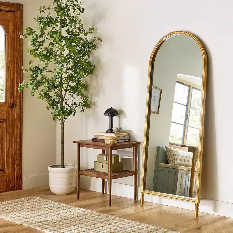 Miroir en bois à cadre cintré 71,1 x 177,8 cm Laiton – Hearth & Hand™ avec Magnolia