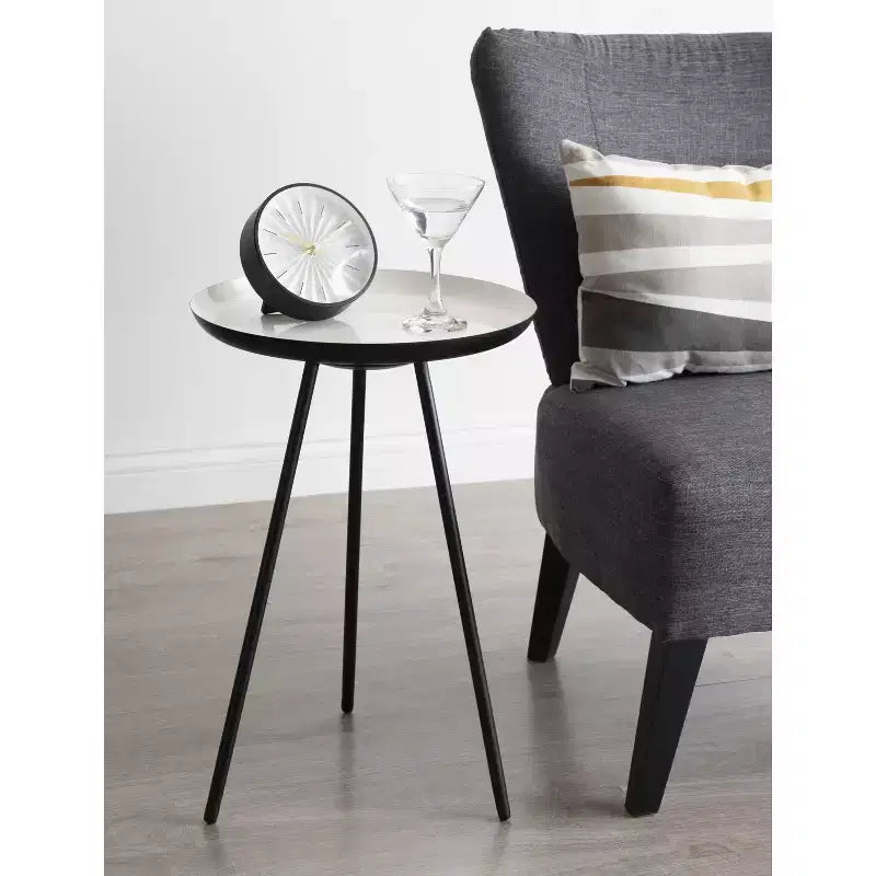 Table d'appoint ronde en métal Laranya par Kate and Laurel