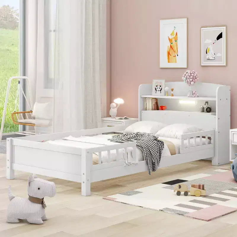 Lit plateforme en bois avec lumières LED intégrées, tête de lit de rangement et barrières de sécurité - ModernLuxe