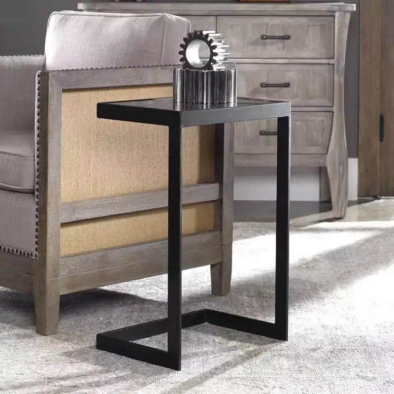Table d'appoint noire Uttermost Windell en porte-à-faux