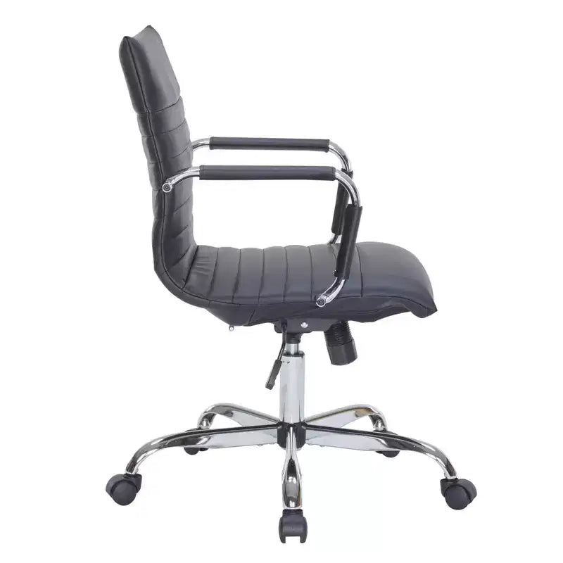 Chaise de bureau LeisureMod Harris dossier mi-hauteur, revêtement en cuir avec pivot, inclinaison et base chromée, siège de bureau moderne pour bureau à domicile ou salle de conférence