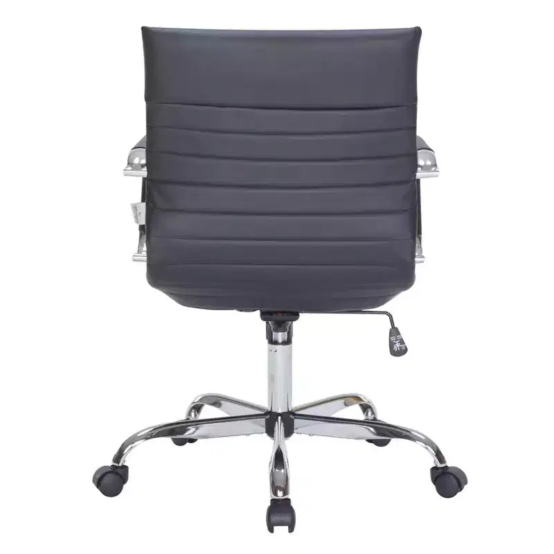 Chaise de bureau LeisureMod Harris dossier mi-hauteur, revêtement en cuir avec pivot, inclinaison et base chromée, siège de bureau moderne pour bureau à domicile ou salle de conférence