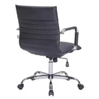 Chaise de bureau LeisureMod Harris dossier mi-hauteur, revêtement en cuir avec pivot, inclinaison et base chromée, siège de bureau moderne pour bureau à domicile ou salle de conférence