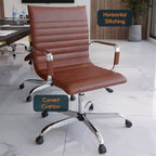 Chaise de bureau LeisureMod Harris dossier mi-hauteur, revêtement en cuir avec pivot, inclinaison et base chromée, siège de bureau moderne pour bureau à domicile ou salle de conférence