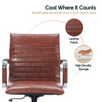 Chaise de bureau LeisureMod Harris dossier mi-hauteur, revêtement en cuir avec pivot, inclinaison et base chromée, siège de bureau moderne pour bureau à domicile ou salle de conférence