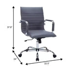 Chaise de bureau LeisureMod Harris dossier mi-hauteur, revêtement en cuir avec pivot, inclinaison et base chromée, siège de bureau moderne pour bureau à domicile ou salle de conférence