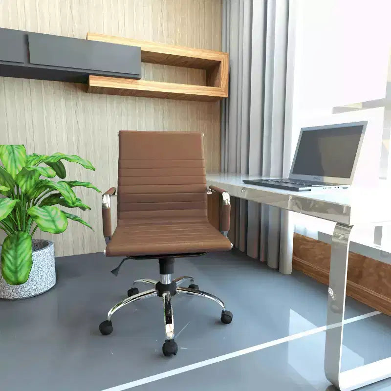 Chaise de bureau LeisureMod Harris dossier mi-hauteur, revêtement en cuir avec pivot, inclinaison et base chromée, siège de bureau moderne pour bureau à domicile ou salle de conférence