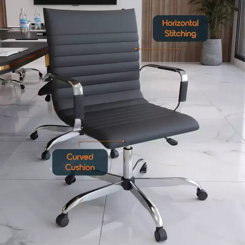Chaise de bureau LeisureMod Harris dossier mi-hauteur, revêtement en cuir avec pivot, inclinaison et base chromée, siège de bureau moderne pour bureau à domicile ou salle de conférence