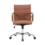 Chaise de bureau LeisureMod Harris dossier mi-hauteur, revêtement en cuir avec pivot, inclinaison et base chromée, siège de bureau moderne pour bureau à domicile ou salle de conférence