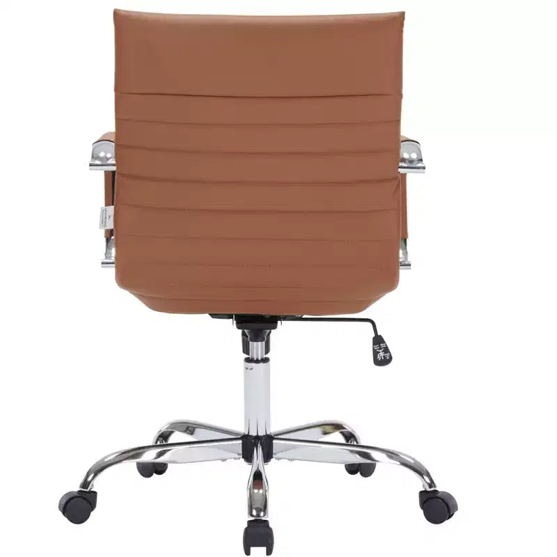 Chaise de bureau LeisureMod Harris dossier mi-hauteur, revêtement en cuir avec pivot, inclinaison et base chromée, siège de bureau moderne pour bureau à domicile ou salle de conférence