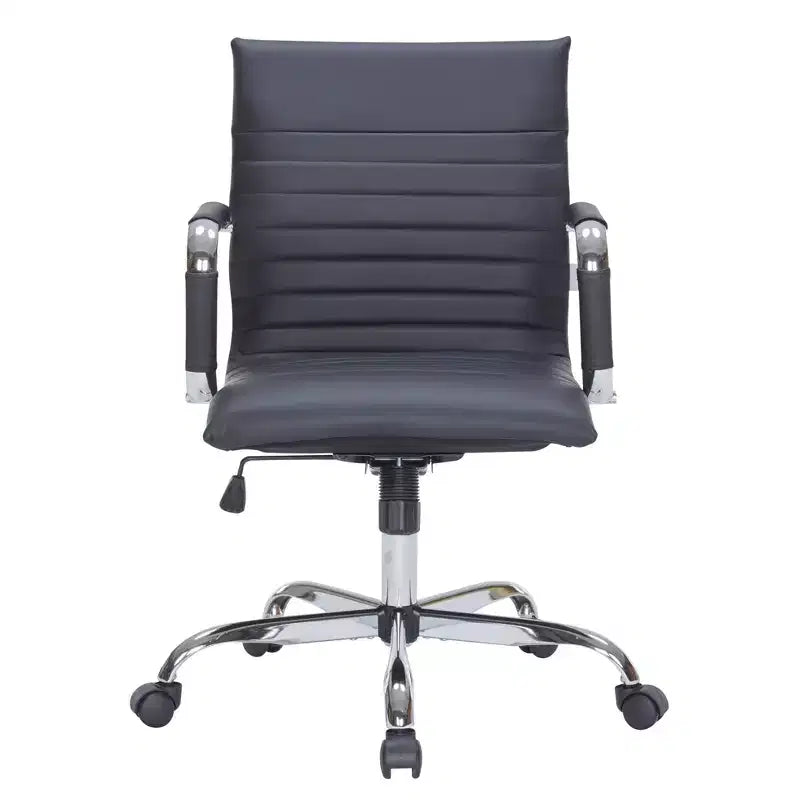 Chaise de bureau LeisureMod Harris dossier mi-hauteur, revêtement en cuir avec pivot, inclinaison et base chromée, siège de bureau moderne pour bureau à domicile ou salle de conférence